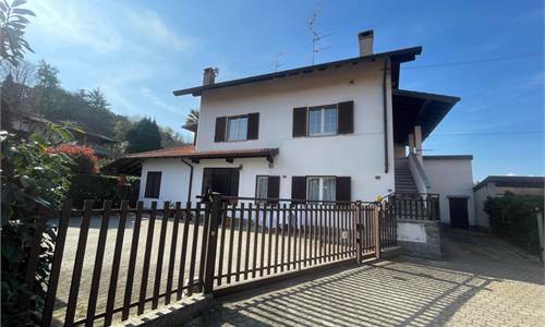 Porzione Villa In Vendita a Ispra