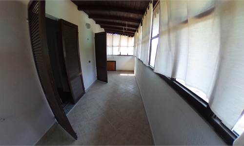 Porzione Villa In Vendita a Angera